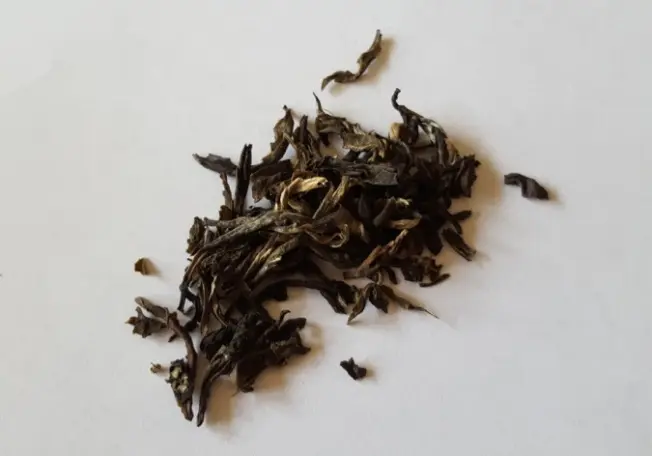 Regular tea leaves