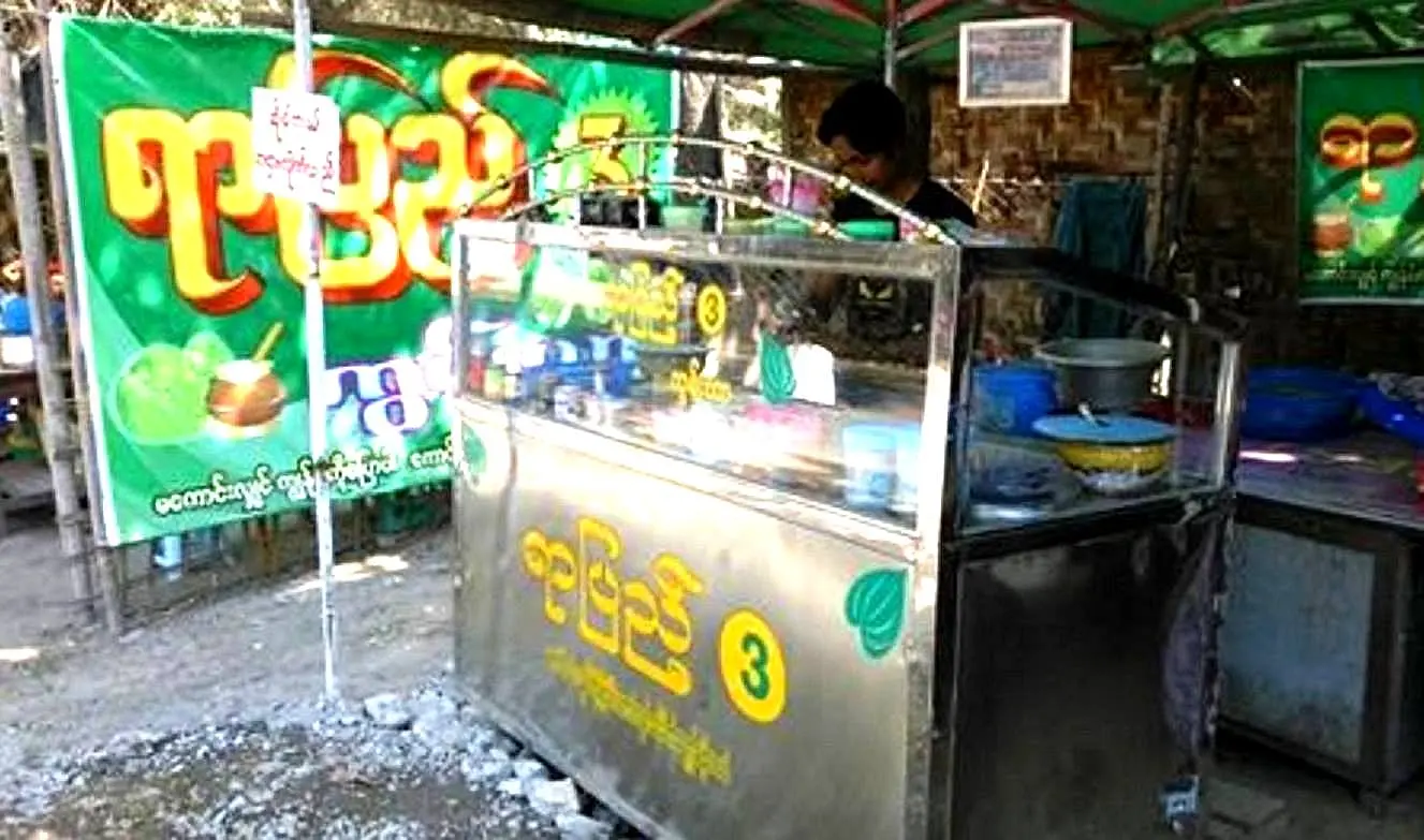 Typical betel nut stalls in Mandalay
[Bottom photo courtesy of C Brown]